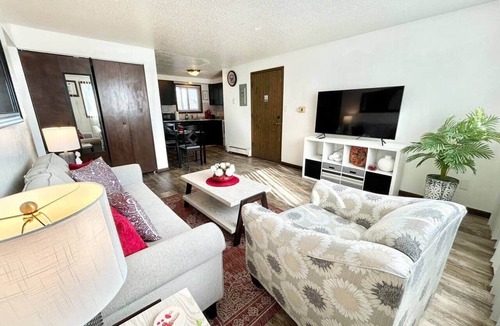 Marion Apartment | Cozy Retreat in Marion, Iowa