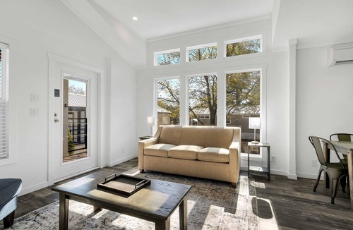 Owens Cross Roads House | Cozy Retreat by Green Mountain - Petite Paradise