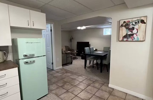 South Lethbridge House | Cozy Retro Basement suite your Home away from Home