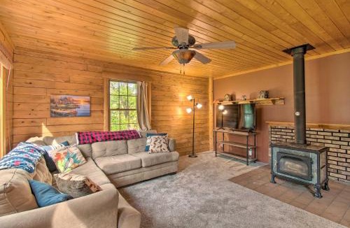 Camp Grove House | Cozy Riverfront Getaway: Fishing On-Site!