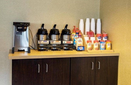 Linthicum Heights House | Cozy Room w/Free Airport Shuttle and Cable TV – Ideal for Travelers