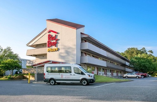 Linthicum Heights House | Cozy Room w/Free Airport Shuttle and Cable TV – Ideal for Travelers