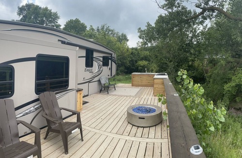 Burbank House | Cozy RV with Expansive River Views