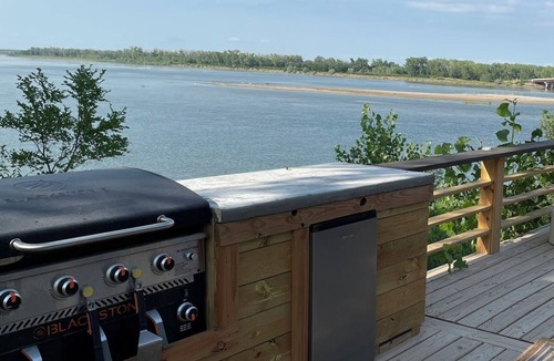 Burbank House | Cozy RV with Expansive River Views