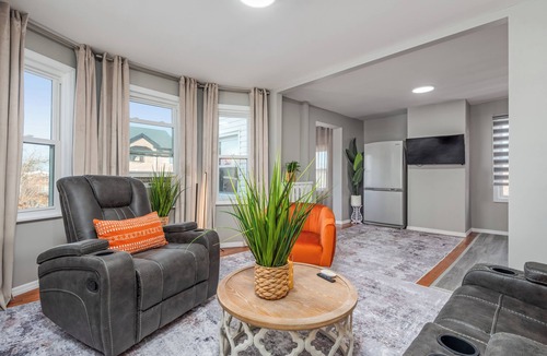 Sea Gate Apartment | Cozy Seagate apartment with AC near the beach and transit.