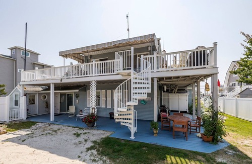 Strathmere House | Cozy Shore House, Beach on one side, Bay on the other side