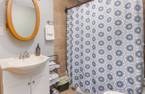 Johnston House | Cozy & Spacious 1 BR Home