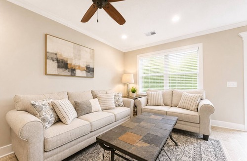 Spring Hill House | Cozy Spring Hill Getaway King Beds Central Location
