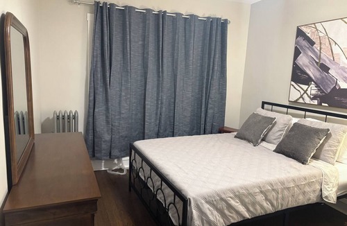 Rogers Park Condo | Cozy Stay in Chicago/2 Bedroom/Up to 4 People/32+ Days Stay