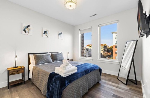 Constable Hook Apartment | Cozy Stylish retreat - NYC & NWK w free parking
