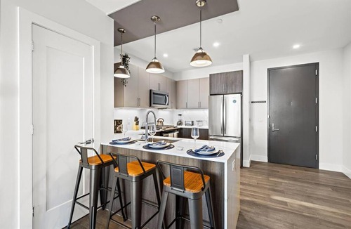 Constable Hook Apartment | Cozy Stylish retreat - NYC & NWK w free parking