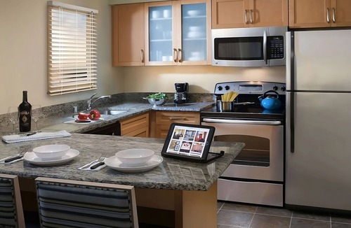 Gunter Afs Hotel | Cozy Suite near Alabama State Capitol & Museum! W/Pool Access and Free Parking!