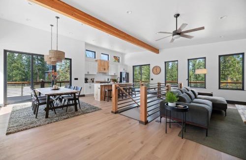 Deadwood House | Cozy T Cabin at Powderhouse Pass