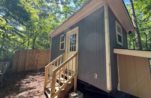 Farrington House | Cozy Tiny Home Near UNC, Peaceful Wooded Retreat