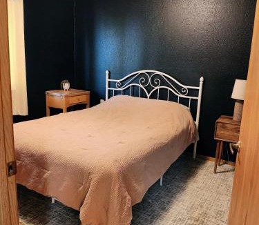 Pinnacles Entrance Badlands House | Cozy town house in Wall!