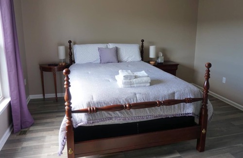 Newark House | Cozy Townhome conducive for long term stay.