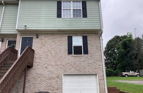 Cartersville House | Cozy townhome with TWO KING and ONE QUEEN Beds
