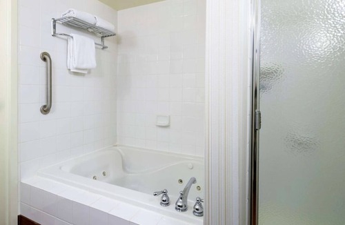 Hopelawn Hotel | Cozy Unit with Heated Pool | Near Roosevelt Park | Pet-Friendly & Free Parking