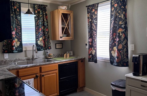 Cunningham House | Cozy up at Foxtrot Inn! Immaculate! Outdoor Grain Bin BBQ area! Dog friendly!