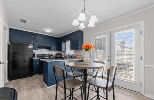 Westhaven House | Cozy updated Townhouse near Convention District with A/C