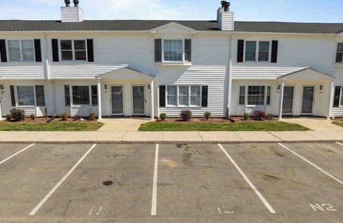 Westhaven House | Cozy updated Townhouse near Convention District with A/C