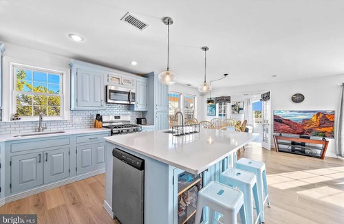 Mystic Island House | Cozy Waterfront views 4 bedroom house in Charming Mystic Island - GUEST FAVORITE