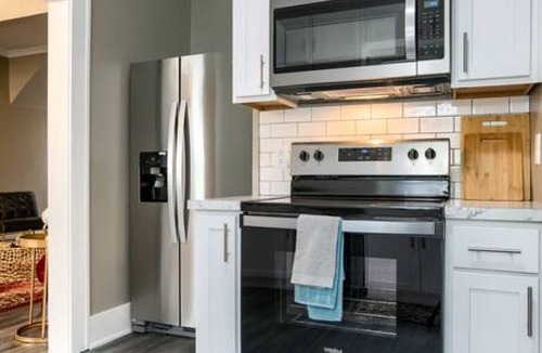 Near South House | Cozy vintage getaway minutes from downtown!