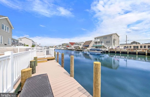 Beach Haven West House | Cozy Waterfront 4-bedroom house in Beach Haven West - New to the Market!