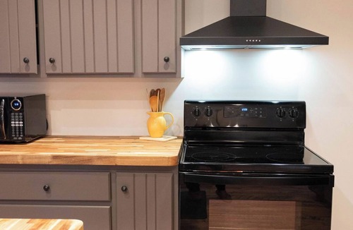 Suffolk House | Cozy Waterfront Barn Loft in Charming Suffolk—full Kitchen, AC, WiFi