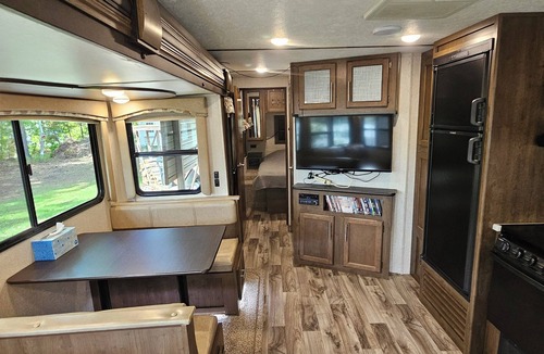 Oriental House | Cozy waterfront travel trailer 1 bedroom and AC, WiFi in charming Oriental