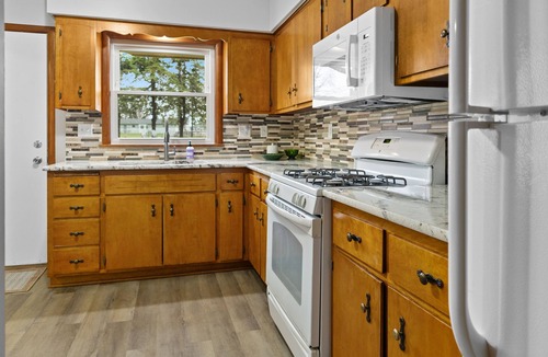 Rockford House | Cozy, Welcoming, Tidy 3-bedroom house with pool table and EV charger in Rockford