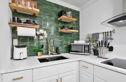 Waldorf Apartment | Cozy Winter 2BR Near DC Fire Pit + Cocoa Bar