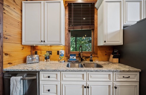 Frank Cabin | Cranberry View Lodge - VIEWS, Privacy, Gated Community, Game Table!