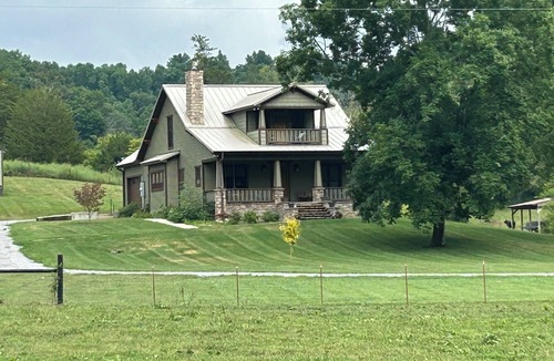Beechgrove House | Creekside Bungalow : peaceful, country, feels like home