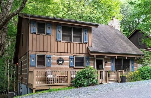 Seven Devils Cabin | Creekside Cabin > 15min to Skiing, Hiking, & the Alpine Coaster > Pet-Friendly
