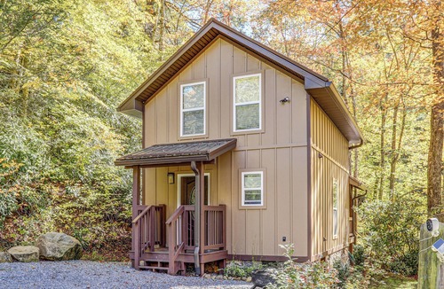 Hampton Cabin | Creekside cabin on trout stream footsteps away from the Appalachian Trail