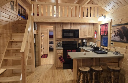 Vein Mountain Cabin | "Creekside Escape| Relaxing Sauna & Nature Retreat".