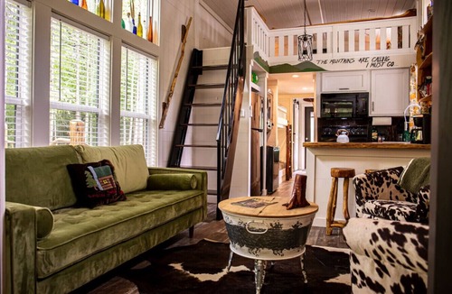 Mentone House | Creekside Gem | Hot Tub, Sleeping Porch, Fire Pit