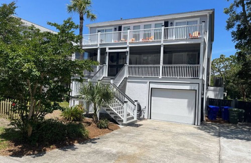 Folly Beach House | “Crescent Moon” - 5BR – established, top rated, dog friendly, 5 min walk to beach!