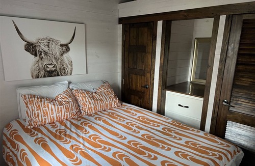Dadeville House | Crescent Moon Cabin | 1 Bed, 1 Bath