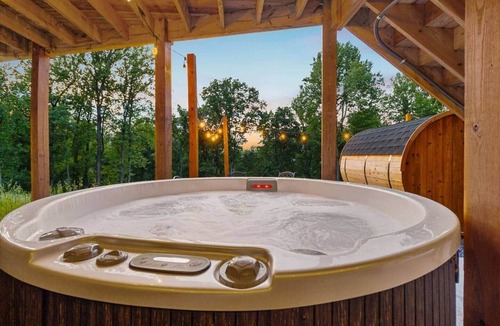 Front Royal House | Crescent Ridge - Hot Tub/Sauna/EV Charging & More