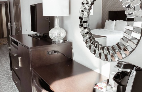 Burr Ridge Hotel | Crowne Plaza Chicago SW - Burr Ridge by IHG