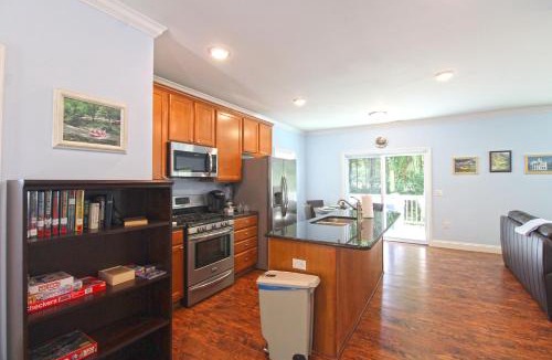 Bryson City Villa | Cuddle Cove Modern, Creekside Home right by the Heart of Bryson City