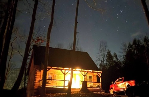 Front Royal Cabin | Custom Log Cabin Hot Tub Friendly Close to River,Wineries,Breweries