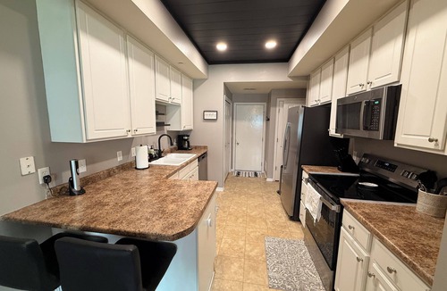 Ankeny House | Cute 2-Bedroom, 2.5-Bathroom Townhome with 1-Stall Garage Right Off of I-35