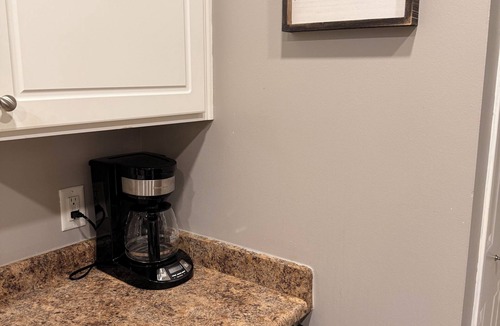 Ankeny House | Cute 2-Bedroom, 2.5-Bathroom Townhome with 1-Stall Garage Right Off of I-35