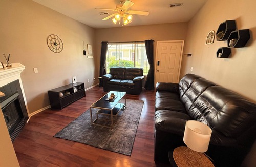 Ankeny House | Cute 2-Bedroom, 2.5-Bathroom Townhome with 1-Stall Garage Right Off of I-35