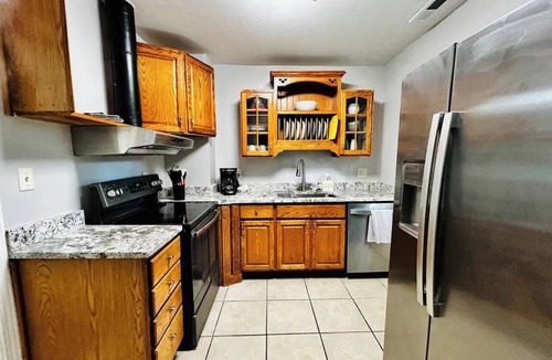 Rosewood House | Cute 5/2 Bungalow w/Easy Access to Everything