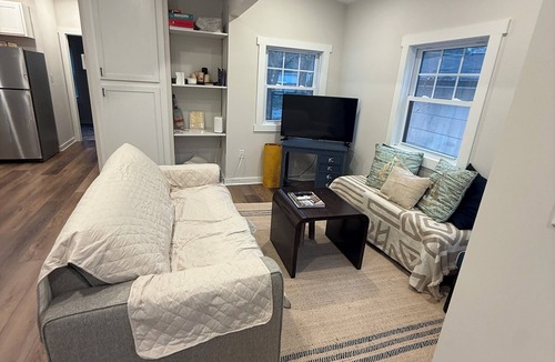 Herald Harbor House | Cute, Cozy 2-bedroom house near Annapolis with water access