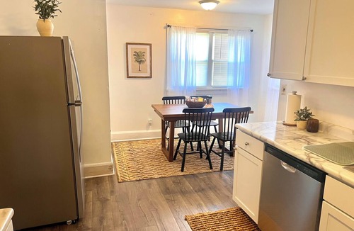 Rockford House | Cute cozy 3-bedroom cottage perfect for a relaxing stay in Rockford